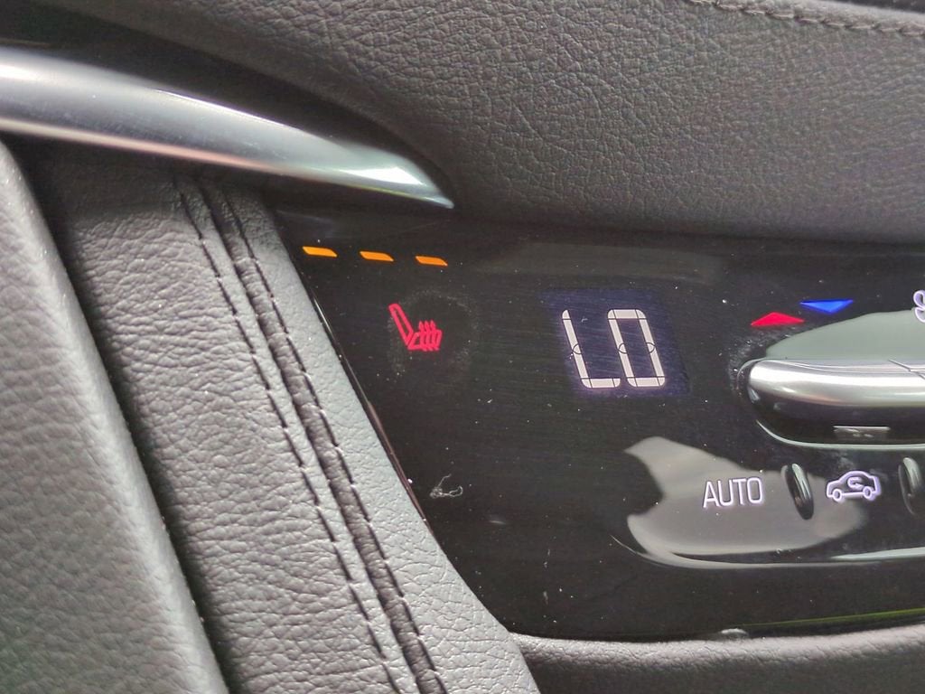 2025 Cadillac XT6 Luxury