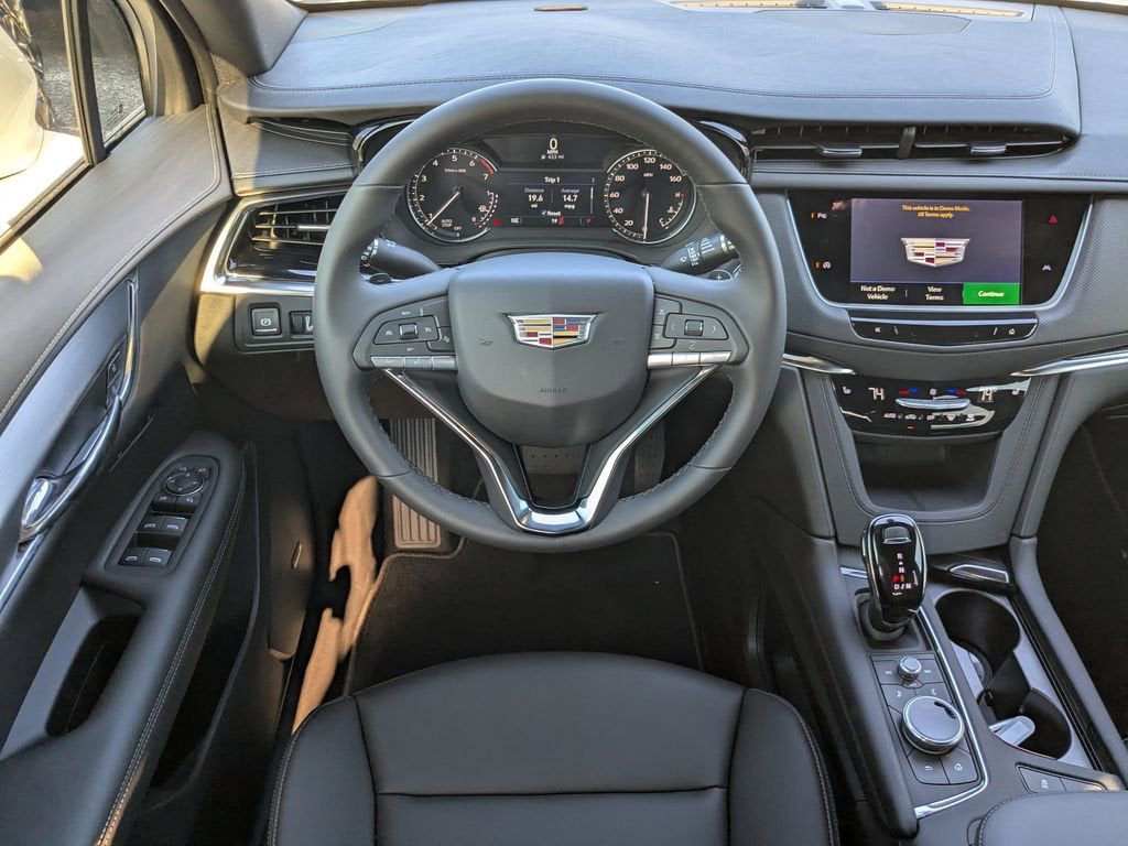 2025 Cadillac XT6 Luxury