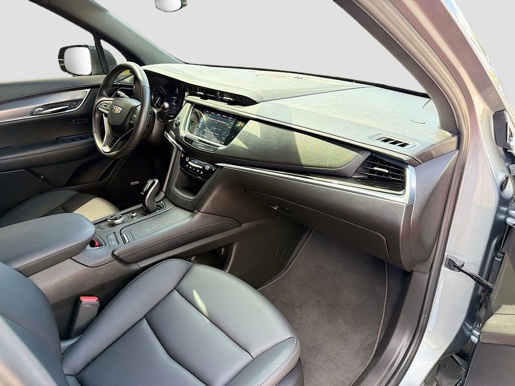 2025 Cadillac XT6 Luxury