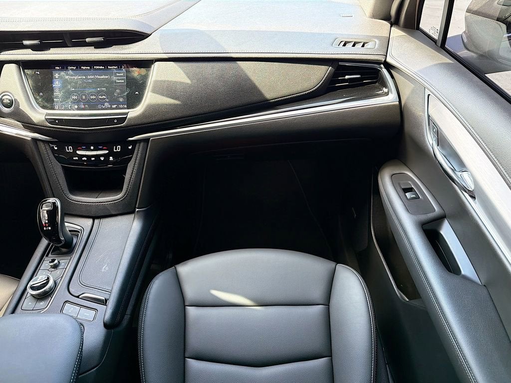 2025 Cadillac XT6 Luxury