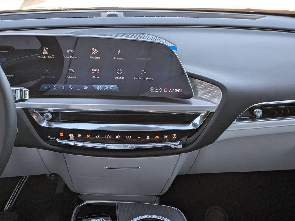 2025 Cadillac LYRIQ Luxury 1