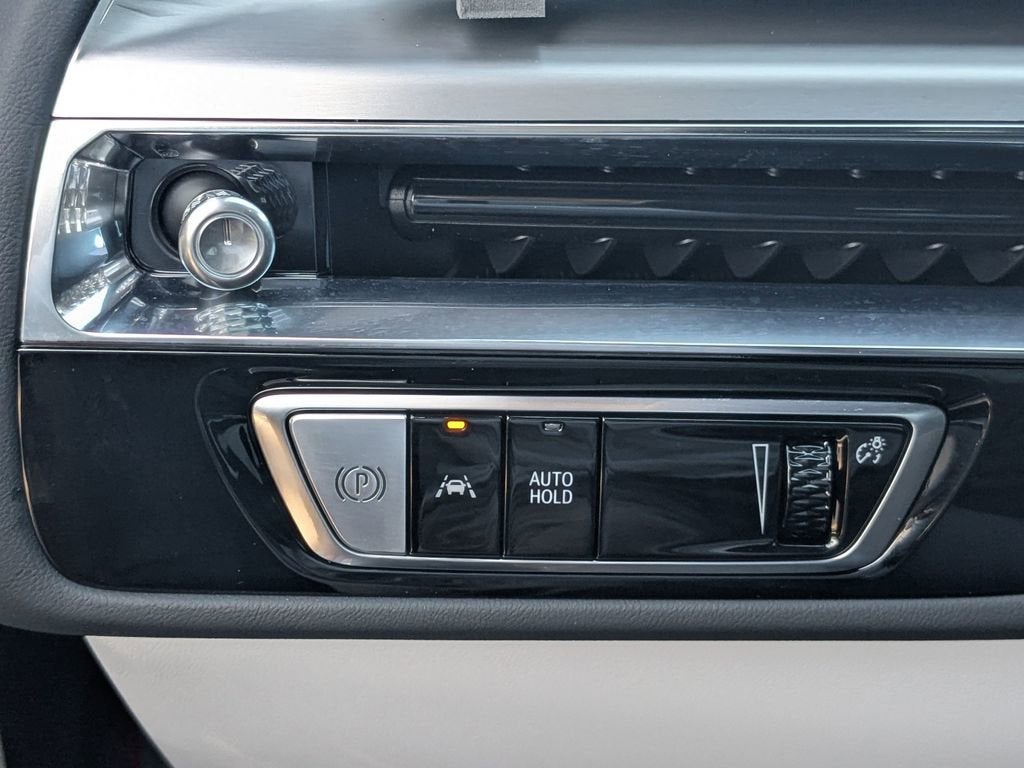 2025 Cadillac LYRIQ Luxury 1