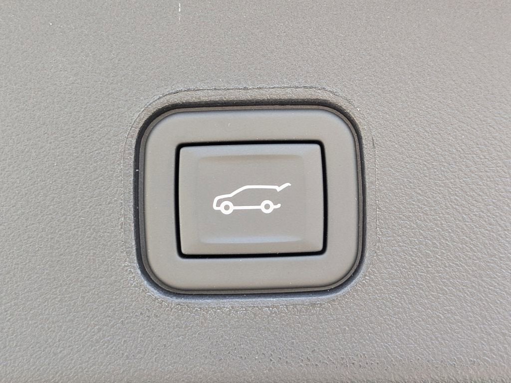 2025 Cadillac LYRIQ Luxury 1