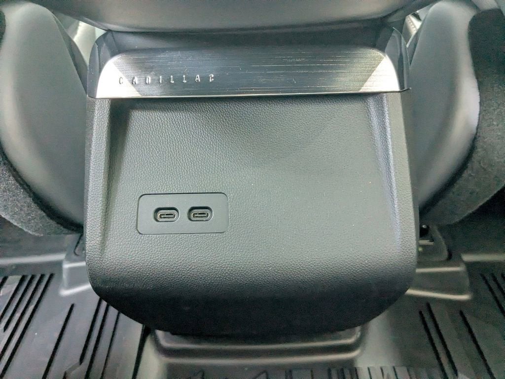 2025 Cadillac LYRIQ Luxury 1