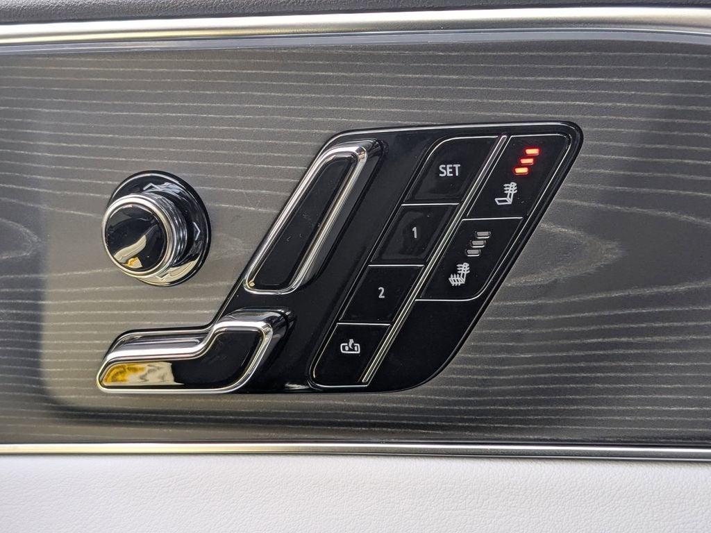 2025 Cadillac LYRIQ Luxury 1