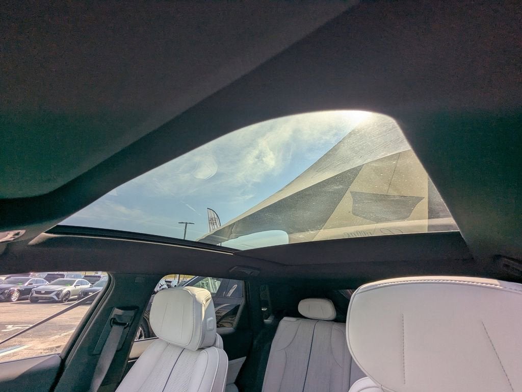 2025 Cadillac LYRIQ Luxury 1