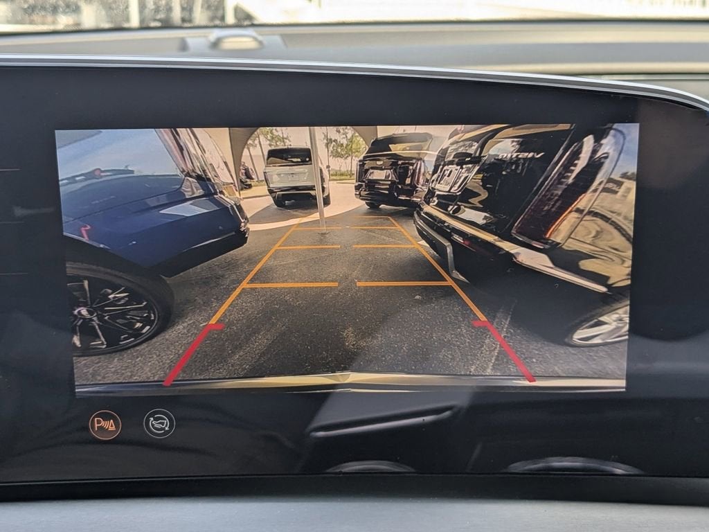 2025 Cadillac LYRIQ Luxury 1