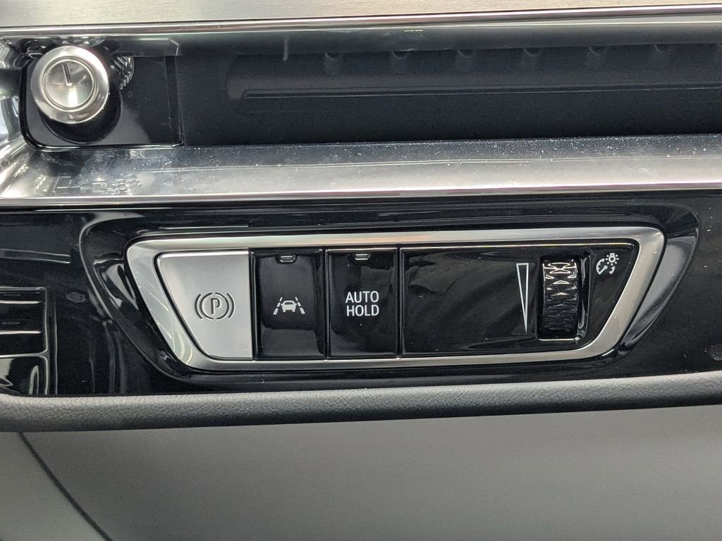 2025 Cadillac LYRIQ Luxury 1