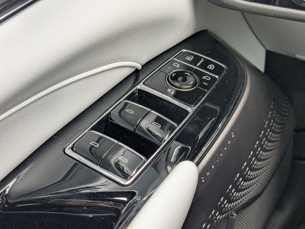 2025 Cadillac LYRIQ Luxury 1