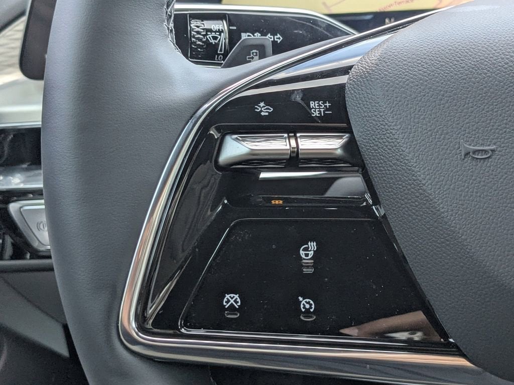 2025 Cadillac LYRIQ Luxury 1