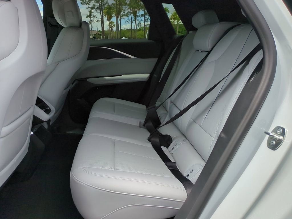 2024 Cadillac LYRIQ Luxury 1