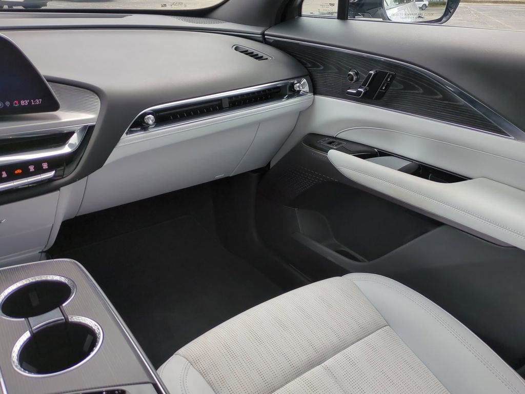 2024 Cadillac LYRIQ Luxury 1