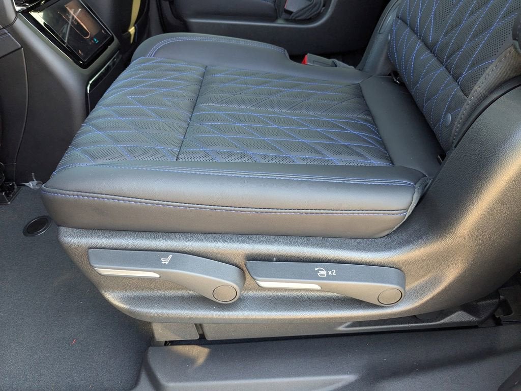 2025 Cadillac ESCALADE IQ Luxury 1