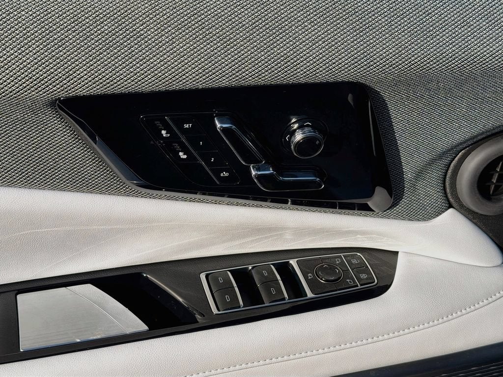 2025 Cadillac OPTIQ Luxury 1