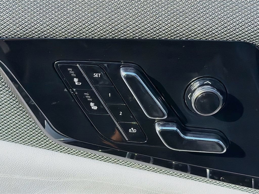 2025 Cadillac OPTIQ Luxury 1