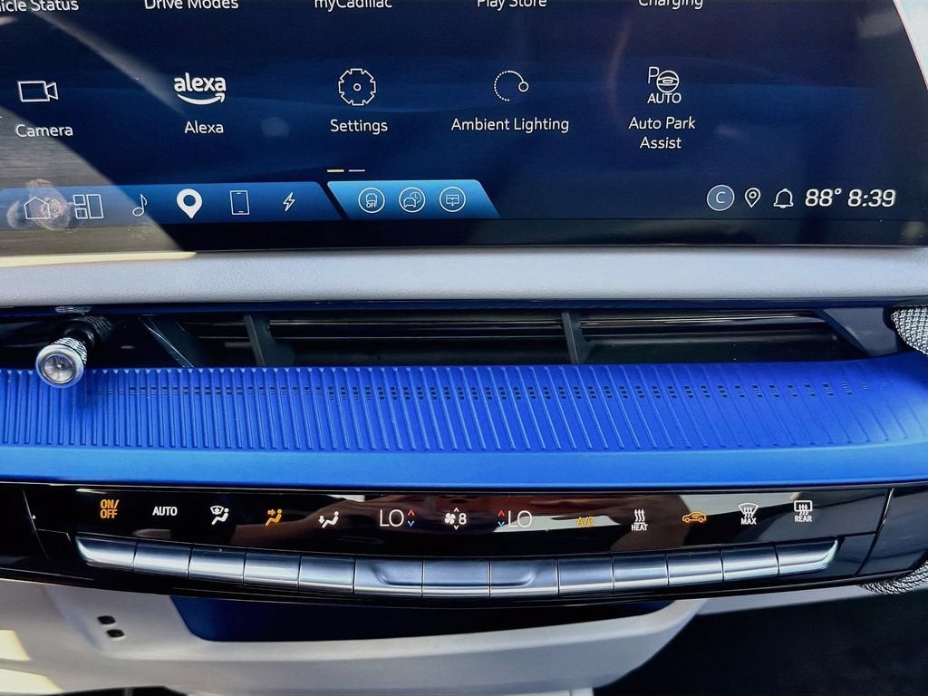 2025 Cadillac OPTIQ Luxury 1