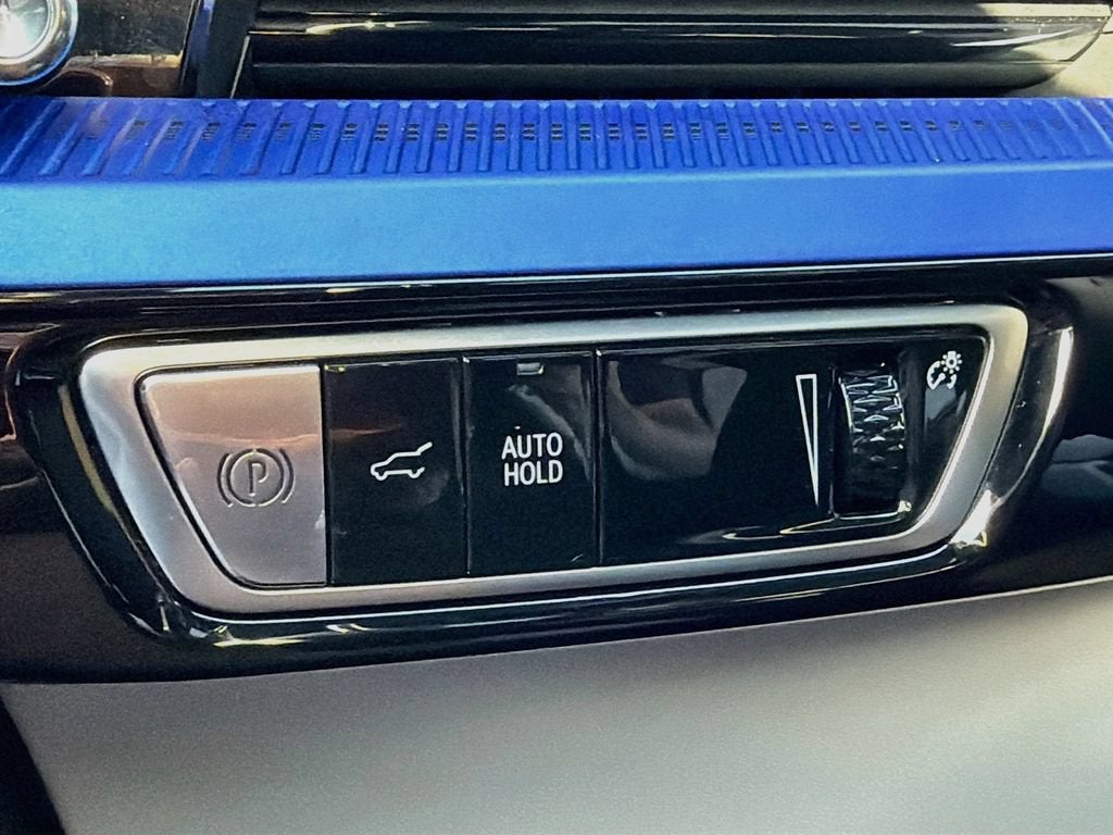 2025 Cadillac OPTIQ Luxury 1