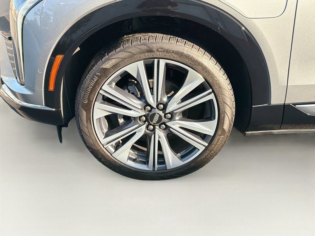 2025 Cadillac OPTIQ Luxury 1