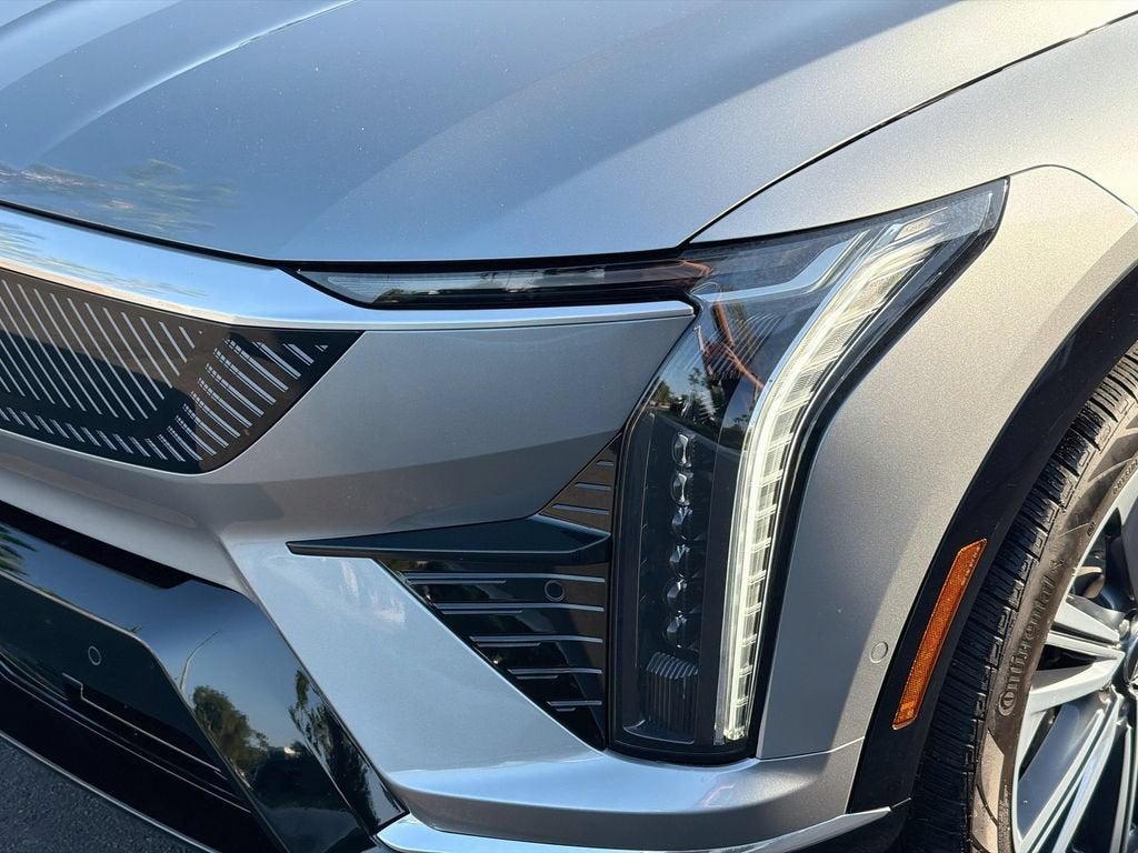 2025 Cadillac OPTIQ Luxury 1