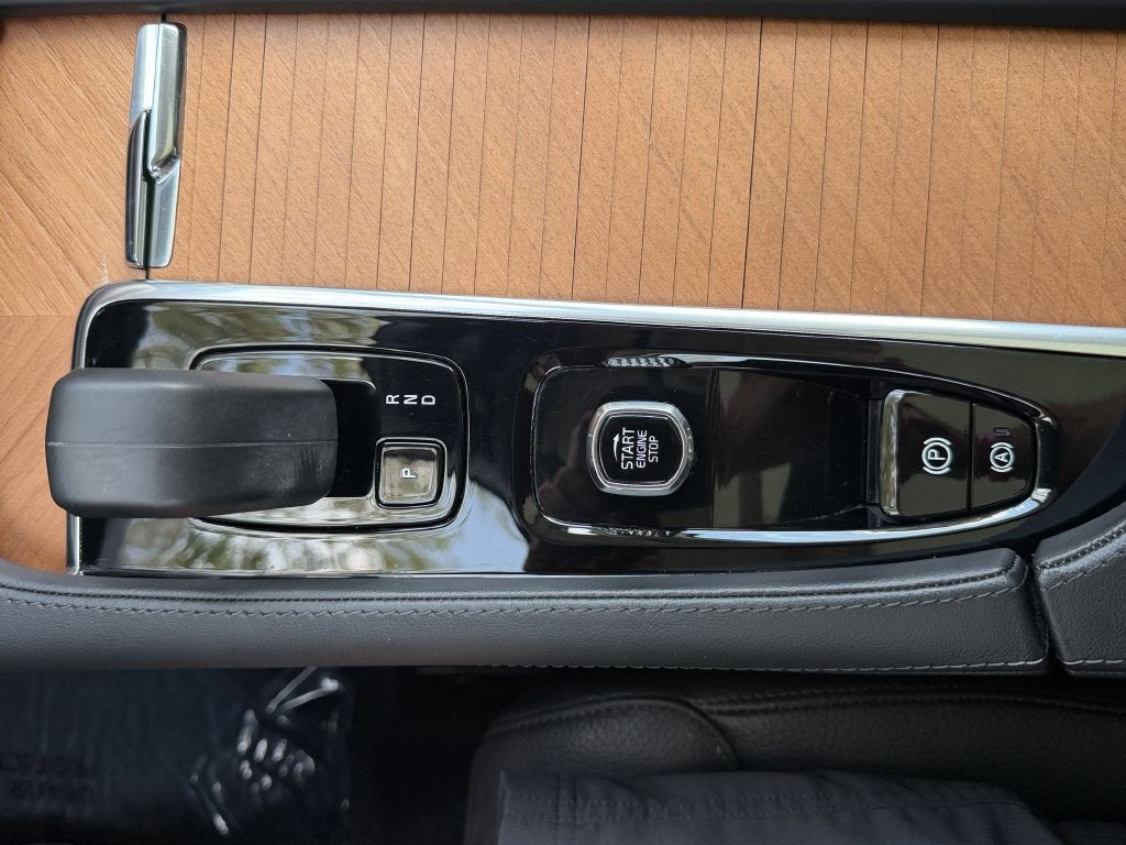 2024 Volvo XC90 Recharge Plug-In Hyb Plus Bright Theme