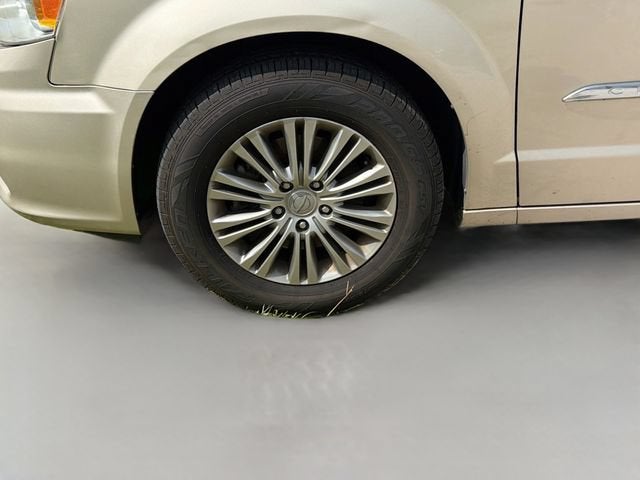 2014 Chrysler Town & Country Touring-L