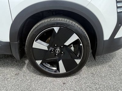 2025 Nissan Kicks SR FWD