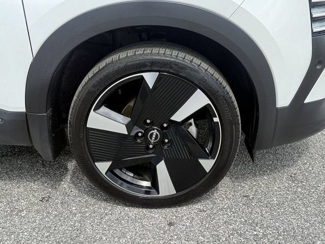 2025 Nissan Kicks SR FWD