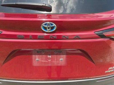 2022 Toyota Sienna XLE