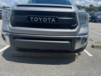 2017 Toyota Tundra SR5 5.7L V8