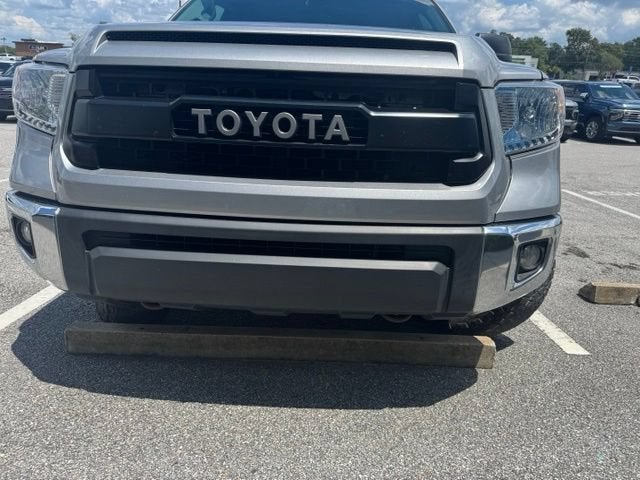 2017 Toyota Tundra SR5 5.7L V8