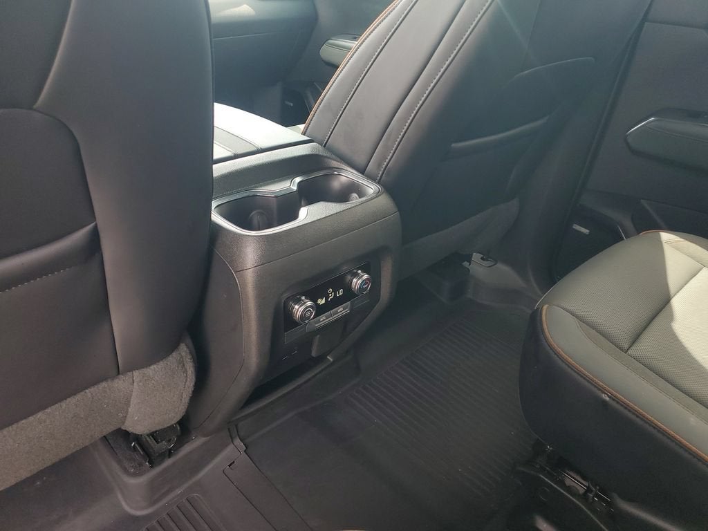 2025 GMC Acadia AT4