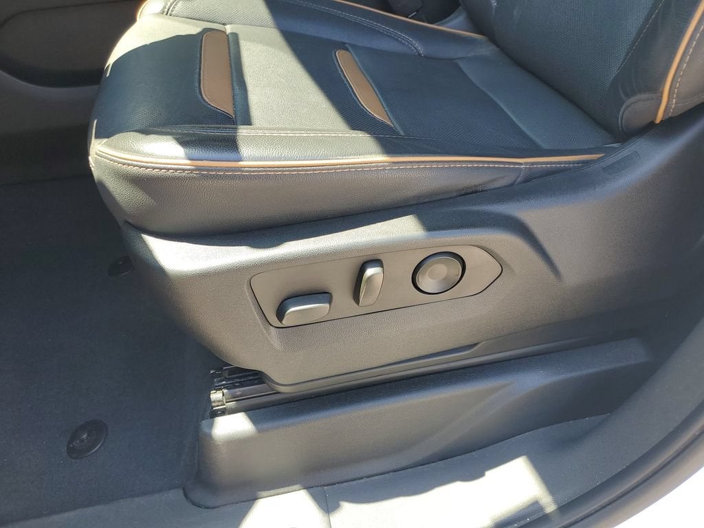 2022 GMC Yukon XL AT4