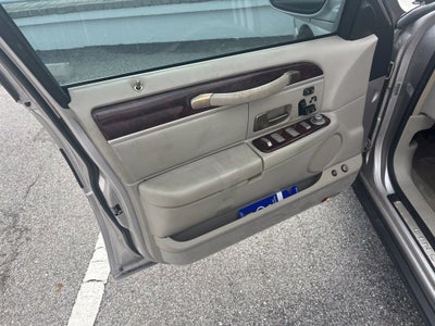 2011 Lincoln Town Car Signature Limited