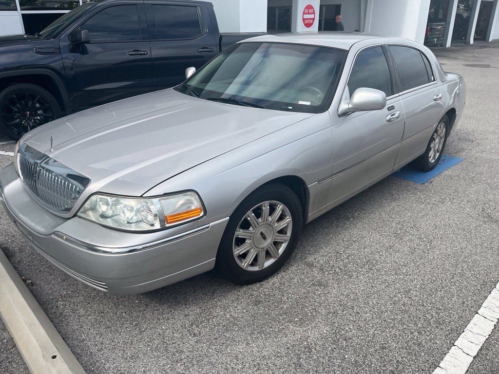 2011 Lincoln Town Car Signature Limited