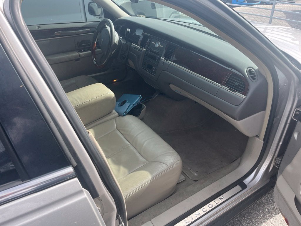 2011 Lincoln Town Car Signature Limited