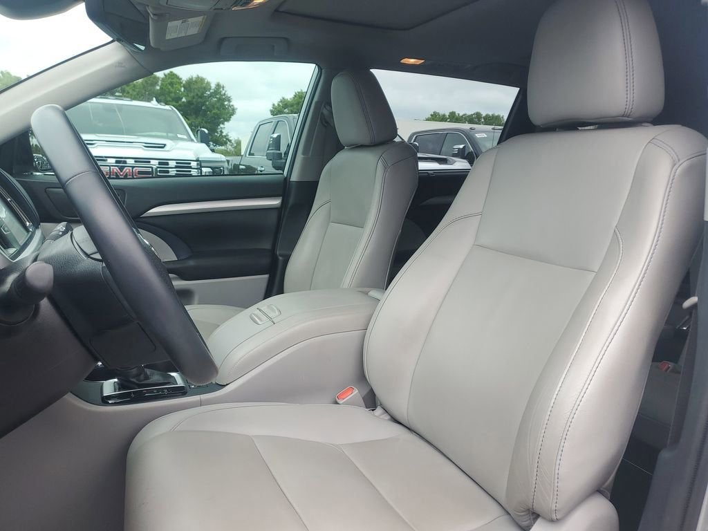 2019 Toyota Highlander SE