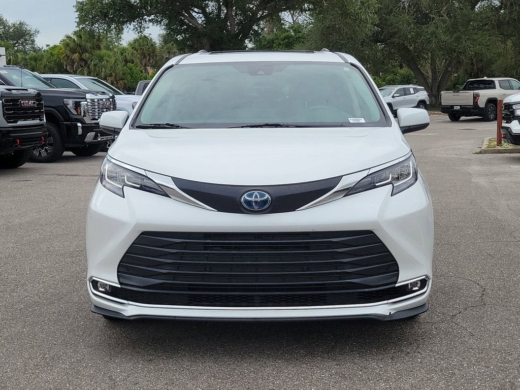 2023 Toyota Sienna XLE