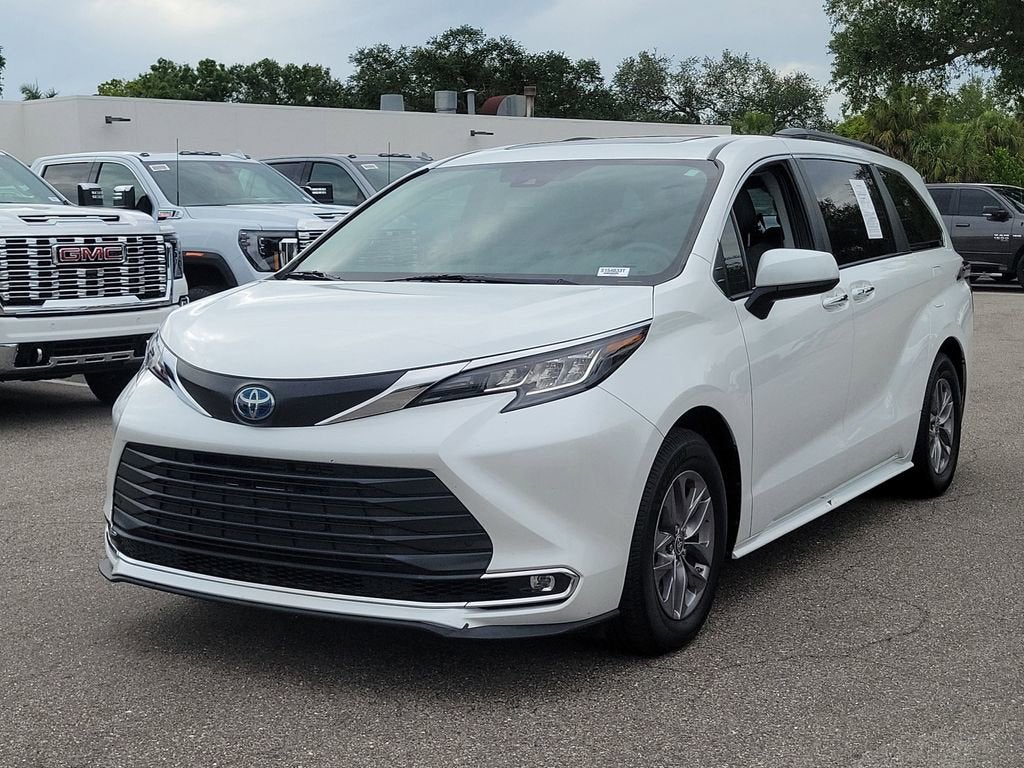 2023 Toyota Sienna XLE